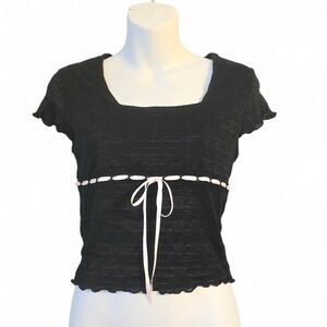 Elegant Black Crop Top with Ribbon Accent